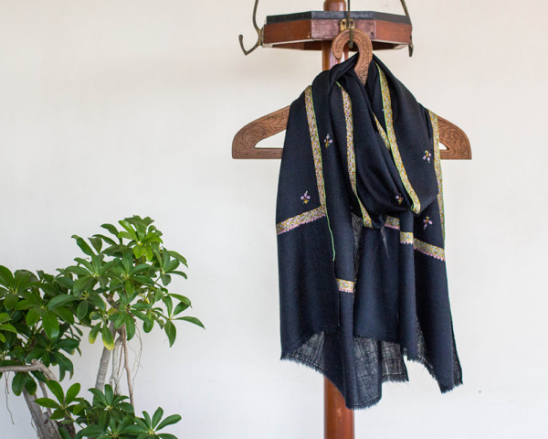 pashmina-wool-scarf-black-embroidery-borders